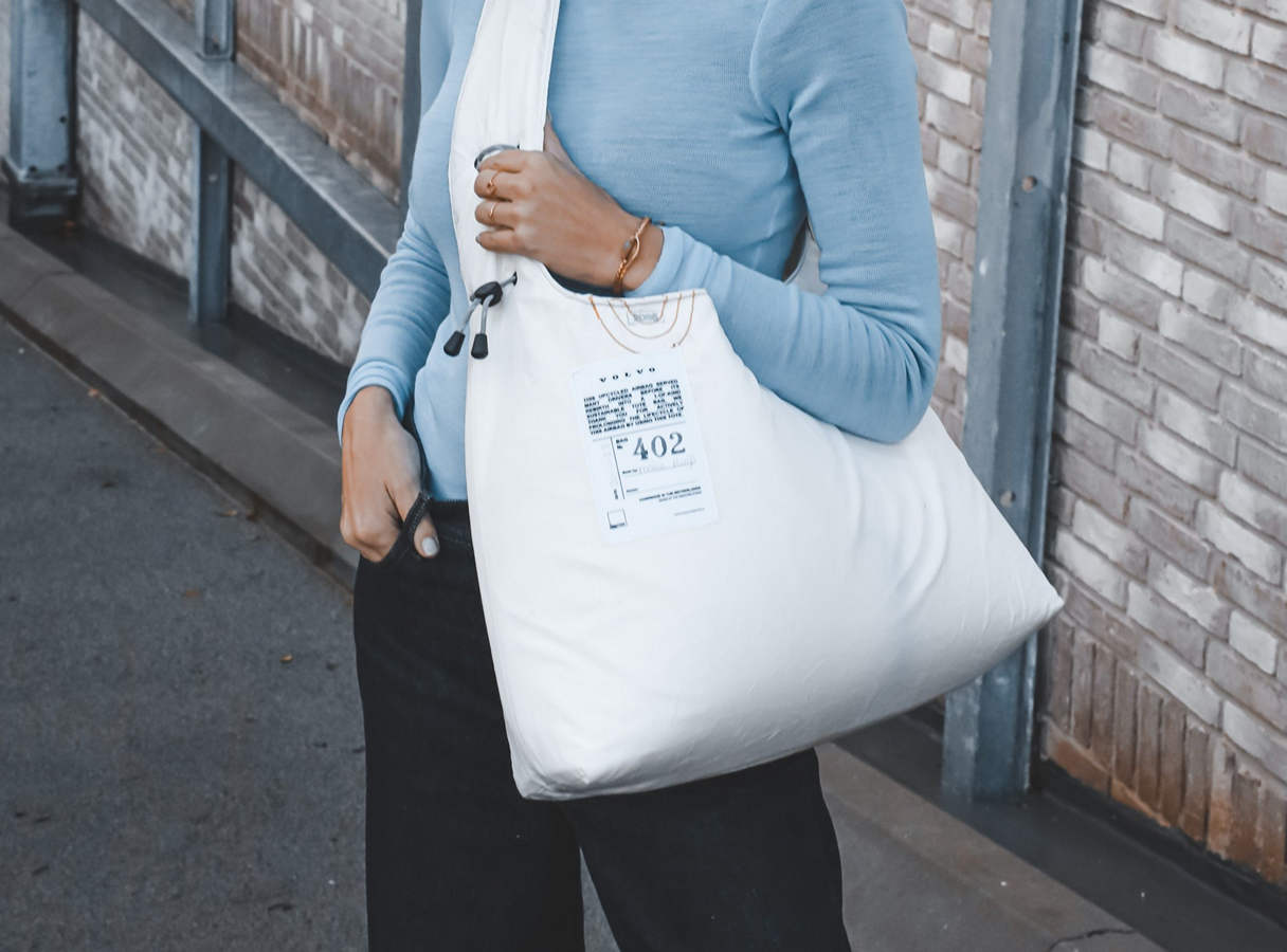 Volvo Car Nederland lanceert upcycled tote bag van airbags
