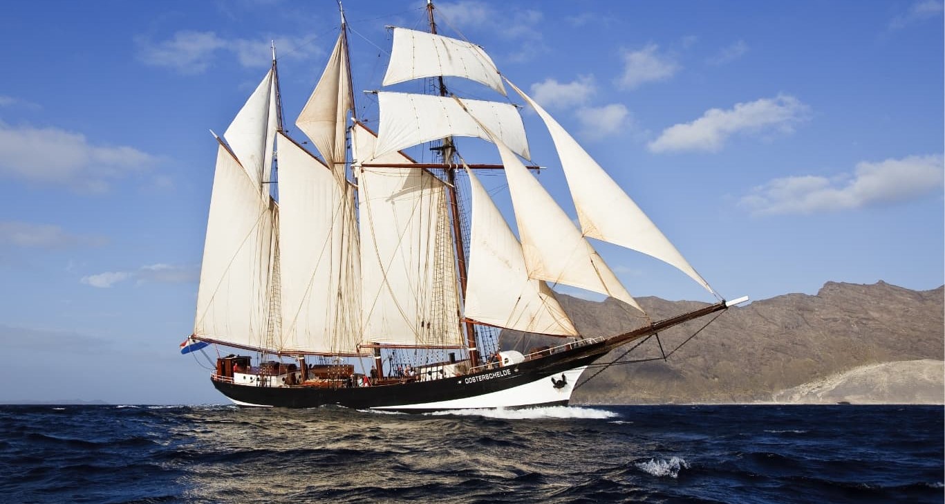 Nederlandse driemaster 'Oosterschelde' bereikt Grote Oceaan op Charles Darwins verjaardag