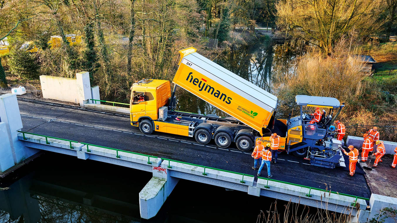 Heijmans neemt volledig elektrisch asfaltmaterieel in gebruik