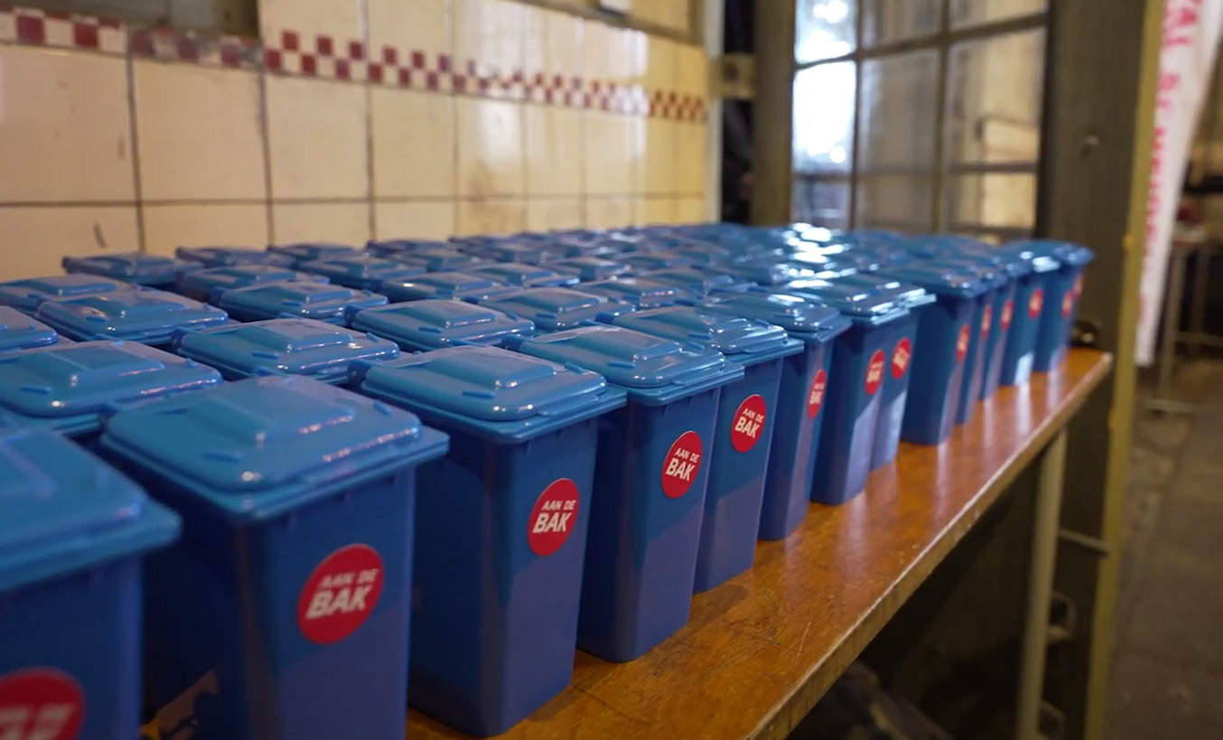 Inzamelaars starten campagne voor twee afvalbakken