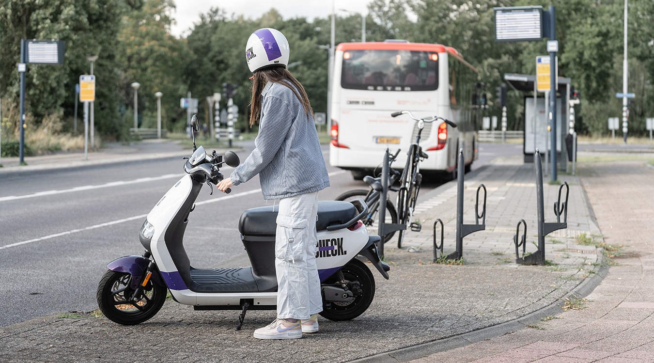 Elektrische deelscooter net zo schoon als het openbaar vervoer