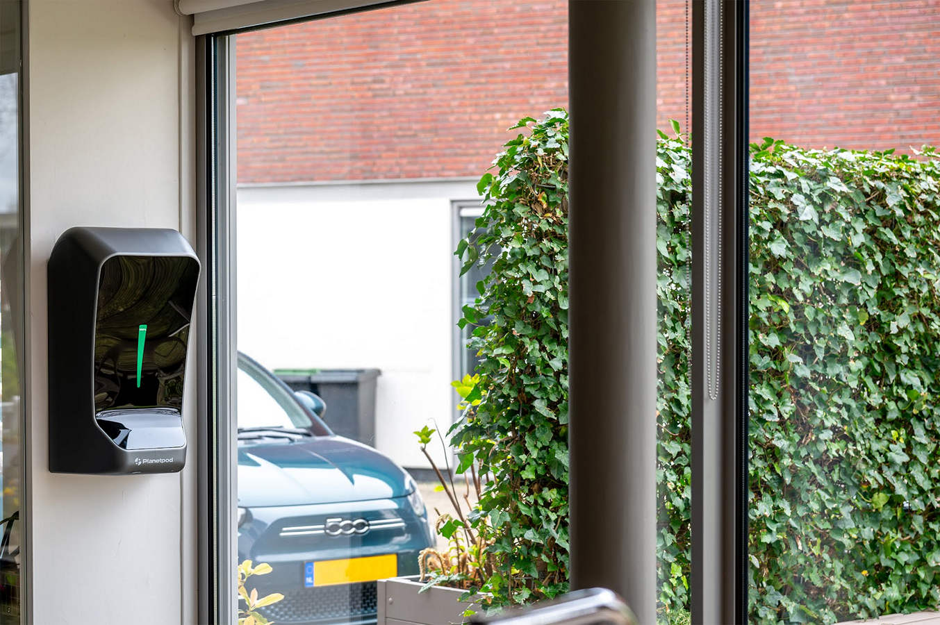 Ondernemende broers onthullen eerste Nederlandse AI-thuisbatterij