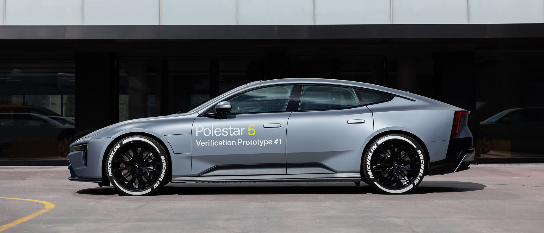 Polestar en StoreDot laden prototype Polestar 5 in 10 minuten op van 10-80%
