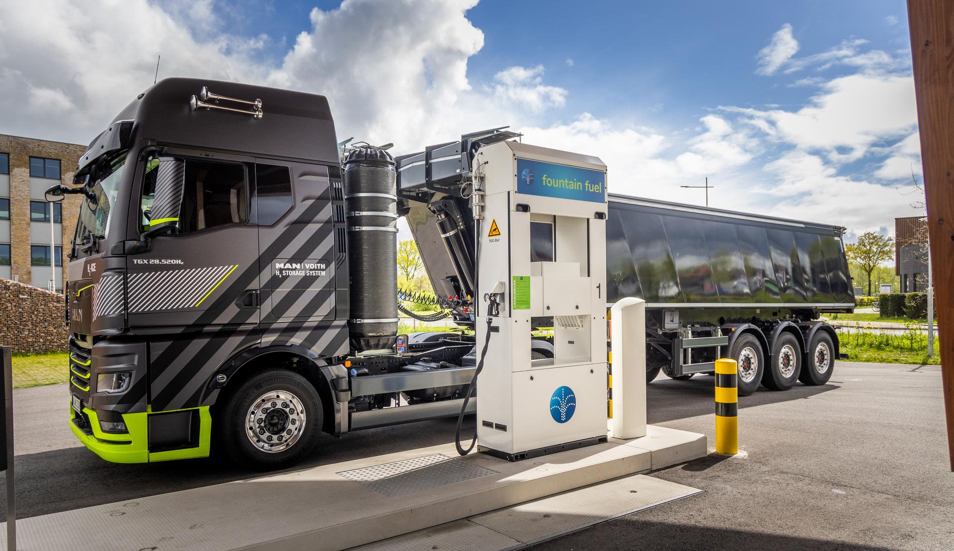 Ruim 300 voertuigen op waterstof en 4 waterstoftankstations erbij door subsidie