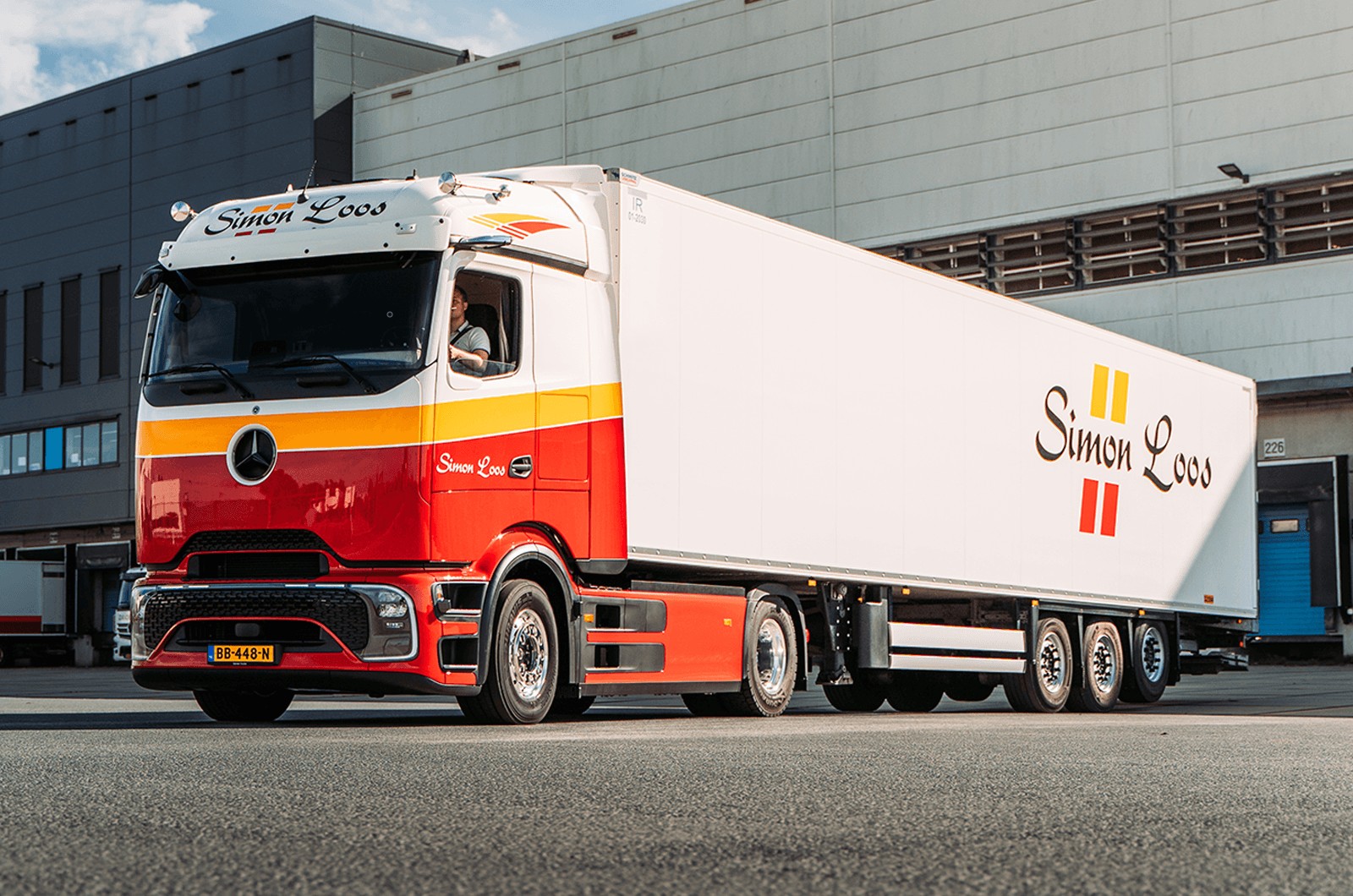 Simon Loos breidt elektrisch wagenpark verder uit met nieuwe bestelling eActros 600-trucks