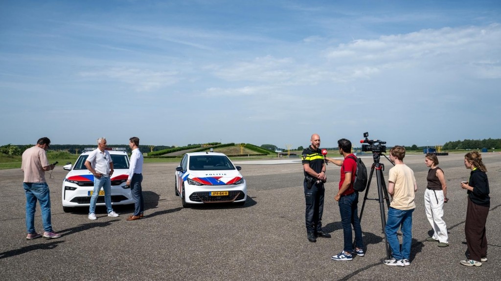 Nieuwe elektrische politievoertuigen: Skoda Enyaq en Cupra Born