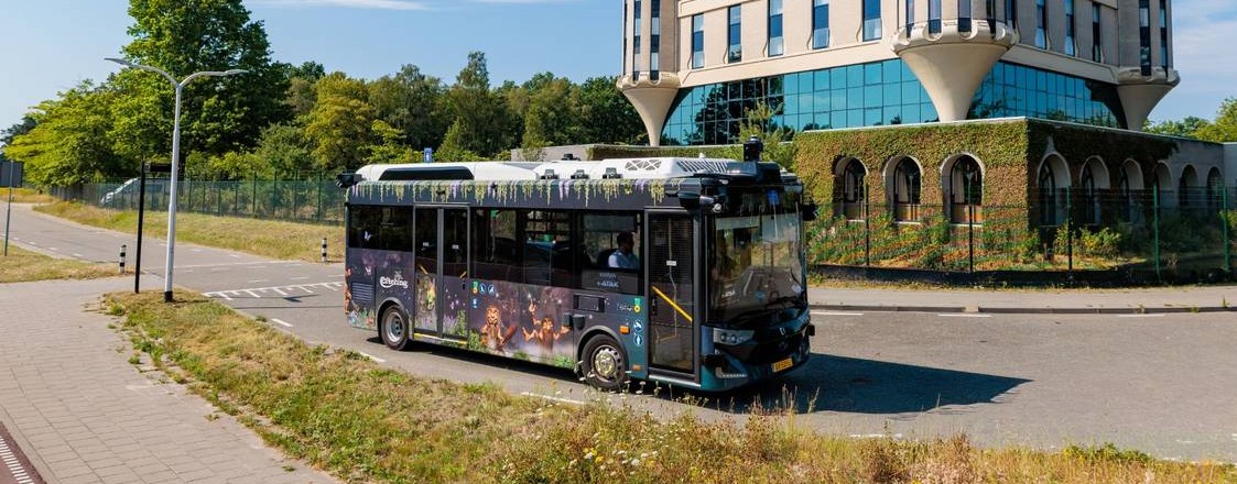 Eerste zelfrijdende bus van Brabant rijdt bij de Efteling