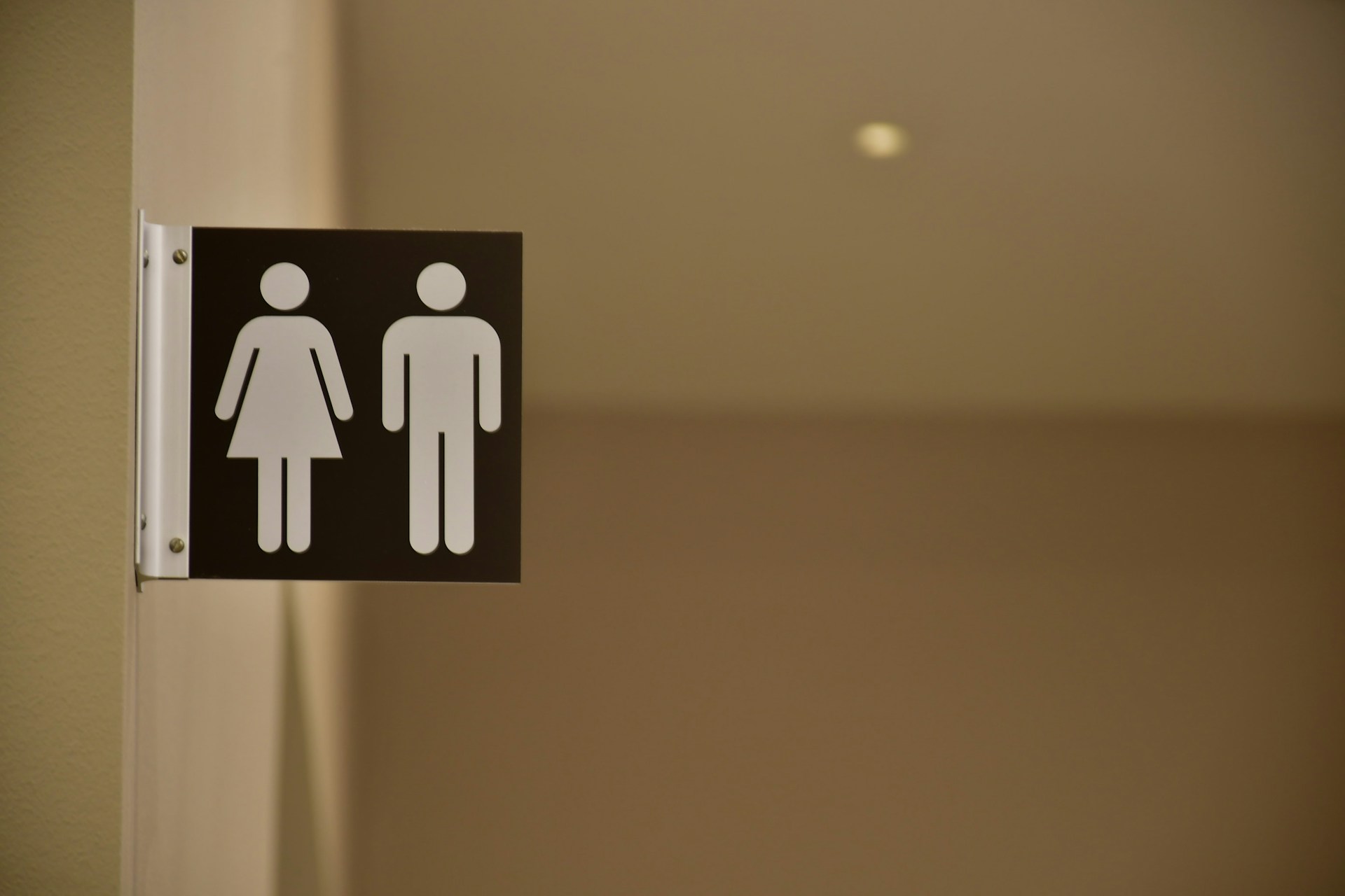 Zo voorkom je zoekende gasten met slimme toiletsignalisatie