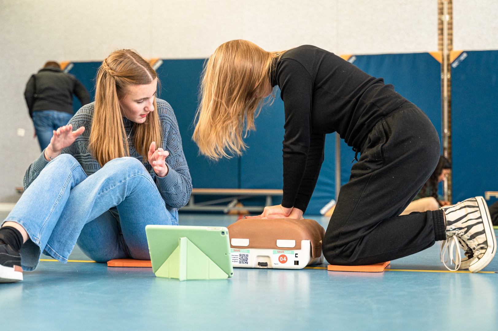 Haagse scholieren winnen Nederlandse Reanimatie Awards en AED voor de buurt